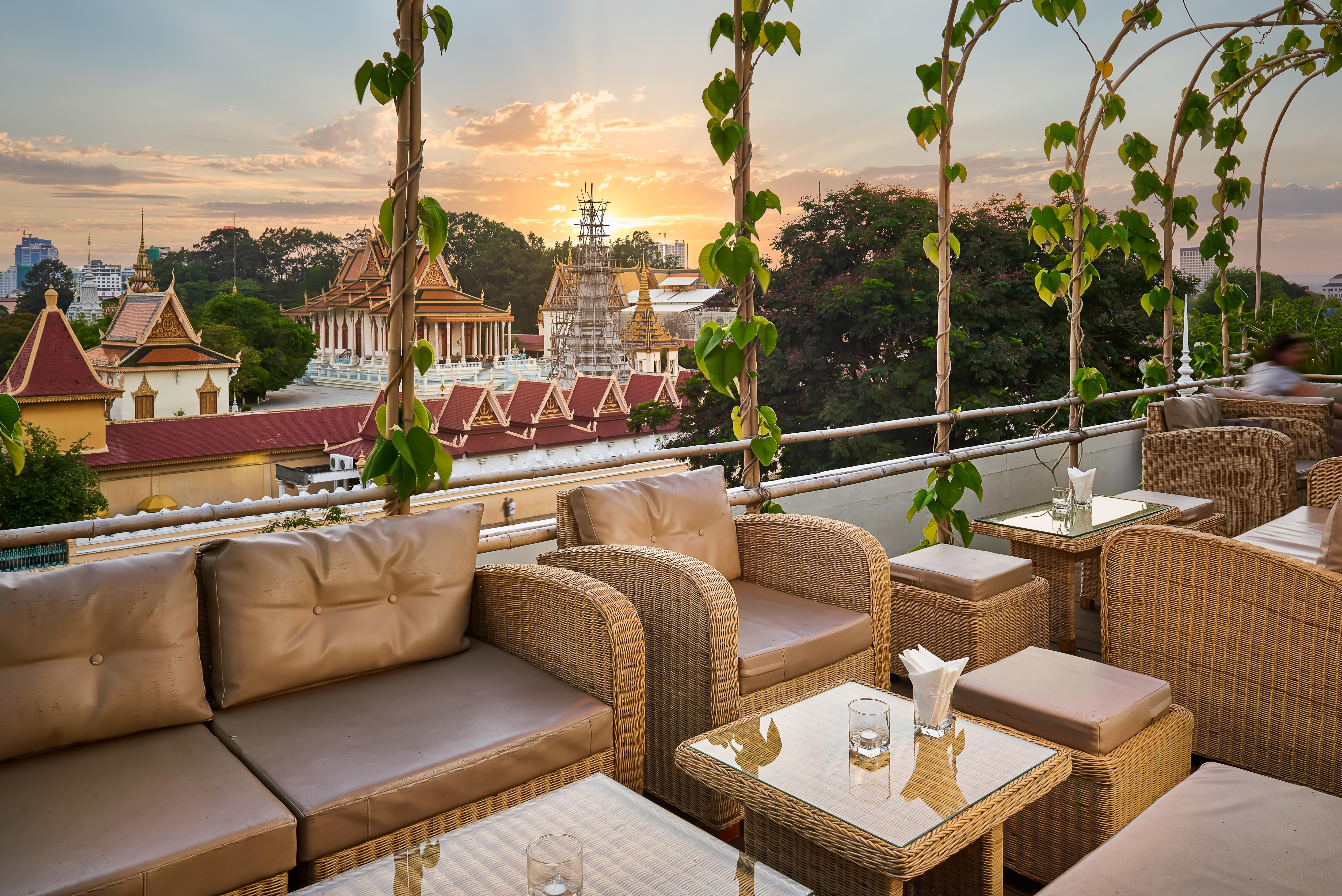 Palace Gate Hotel & Resort Phnom Penh Exterior foto